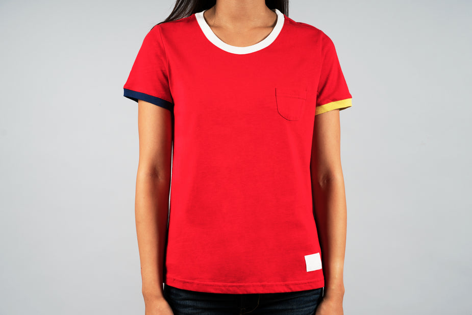 Camiseta esportiva vermelha